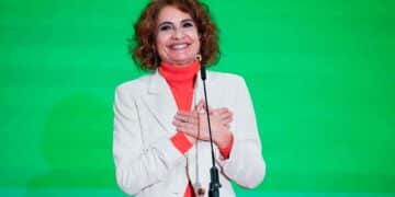 Ministra de Hacienda en rueda de prensa sobre la fiscalidad del Plan Moves III y su impacto en la Renta